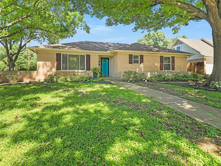 Chapel View Neighborhood in Farmers Branch